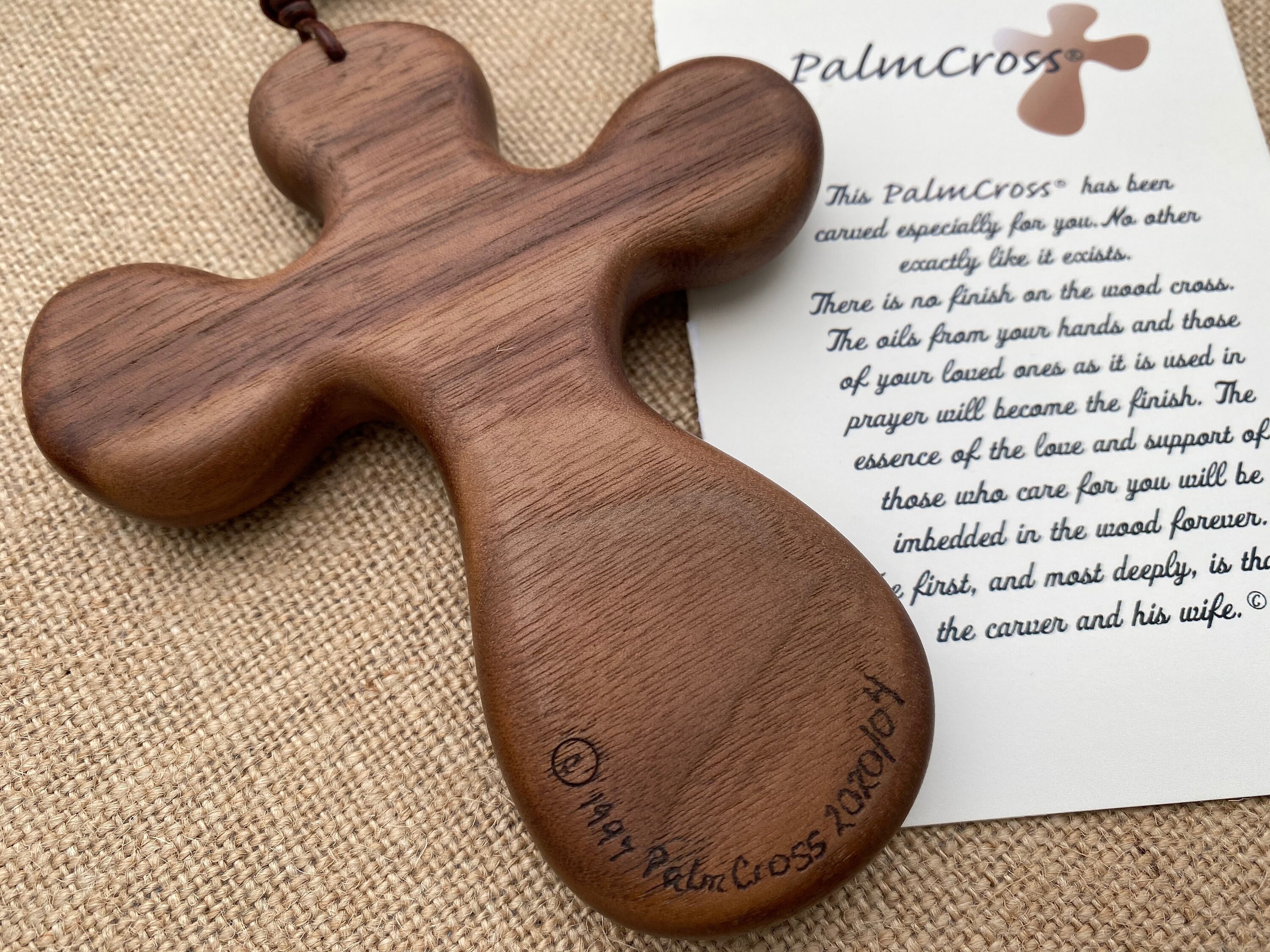 ウォルナットByRonパームクロス、キリストの顔のメダリオン付き大型