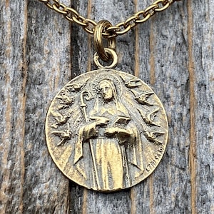 Médaillon et collier en or vieilli Sainte Colette de Corbie, par Tricard, réplique antique, patronne de la fertilité et de l&#39;infertilité