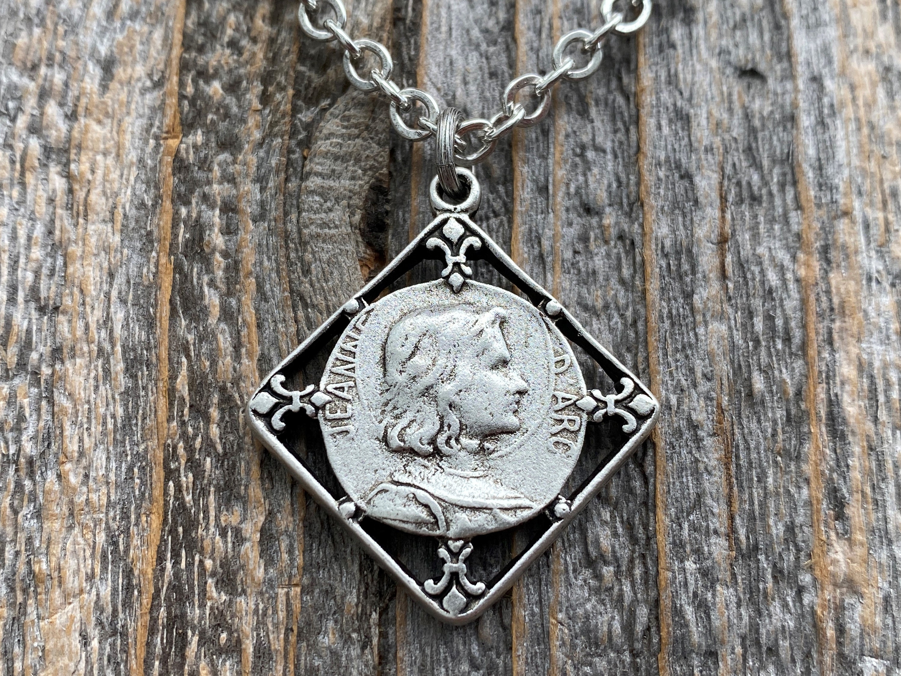 Arc coin deals necklace