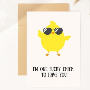 Carte d'amour de poussin mignon - Lucky To Have You - Jeu de mots drôle - Carte de voeux - Cadeau de carte d'anniversaire - Pour mari, femme, petit ami, petite amie