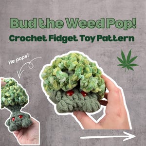 Może przedstawiać: Wzór na zabawkę typu fidget wykonaną na szydełku, przedstawiający zielono-żółty pluszowy pączek z czerwonymi akcentami. Tekst brzmi "Bud the Weed Pop! Crochet Fidget Toy Pattern" z grafiką liścia konopi.
