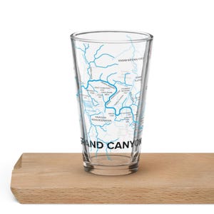 Carte du Grand Canyon en verre | Cadeau de parc national | Art dessiné à la main | Illustration de la montagne | 16 onces