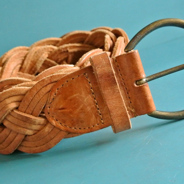 Vintage 1980s wide pattern plaited thicker brown real leather belt with strong brass buckle