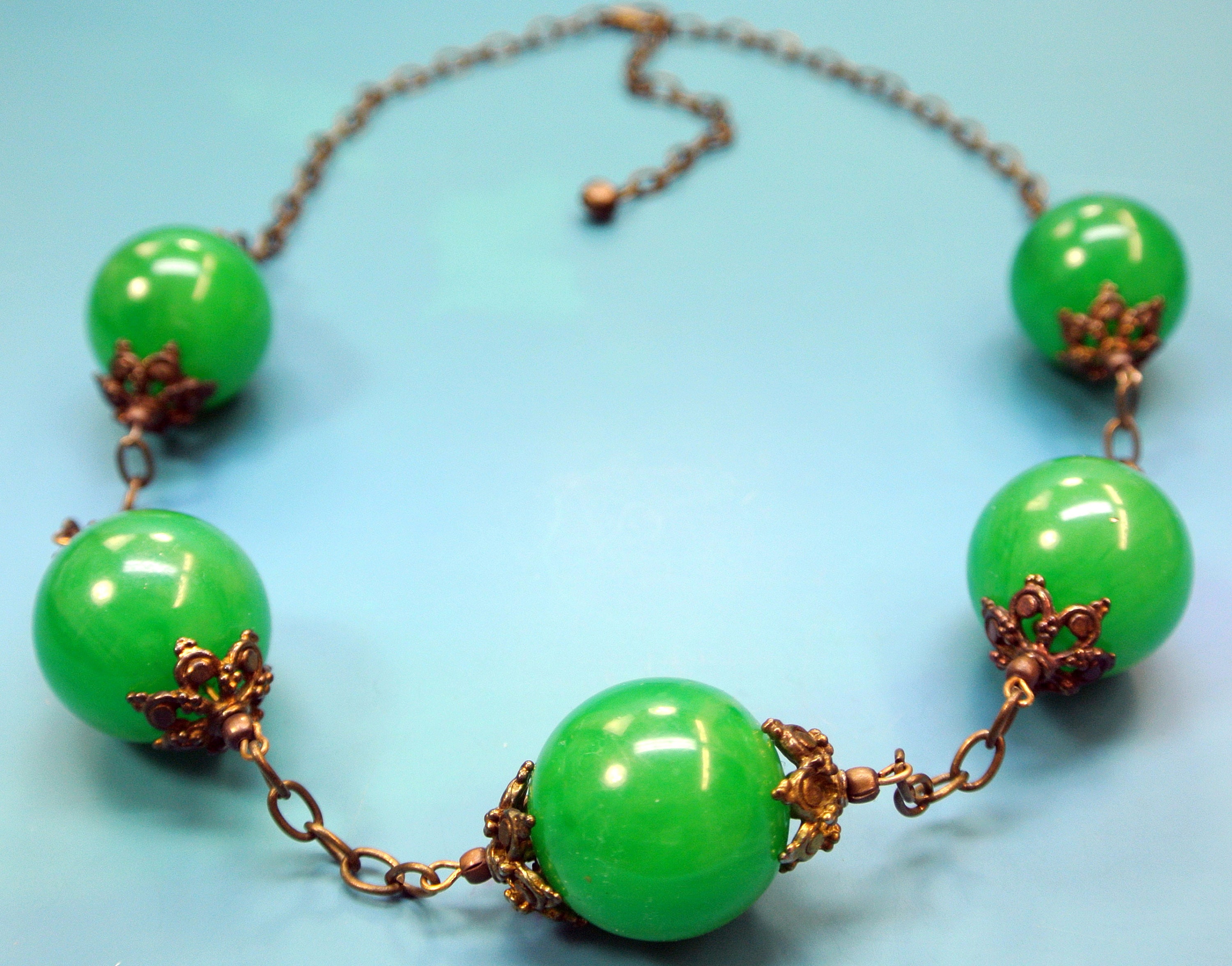 Unique one-of-a-kind necklace of ball chain with one large round flamy swirled grassgreen genuine tested vintage 1950s bakelite bead