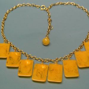 RARE adjustable necklace of thin brasschain w 9 vintage 1950s flamy swirled jucey yellow rectangular genuin tested bakelite plastic pendants