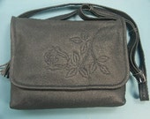 Lovely unique one-of-a-kind new unused shoulderbag of soft darkblue high quality skin leather with large quilted roseflower on the cover