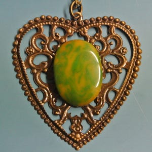 Pendant necklace with genuine tested vintage 1950s flamy yellow/ grass green tested bakelite plastic cabochon and antiquecolor bronze heart image 3