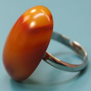 Adjustable silvercolor metal ring with genuine tested vintage 1950s oval flamy opaque butterschotch yellow/ red bakelite plastic bead