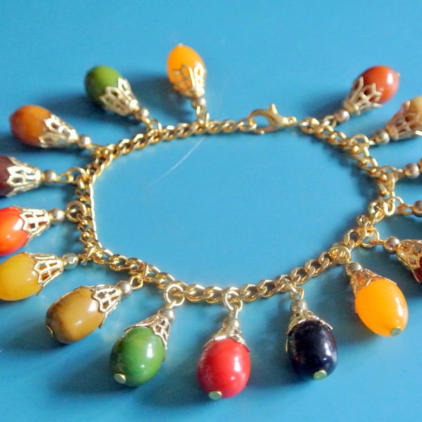RARE UNIQUE one-of-a-kind charm bracelet with 16 multicolor genuine tested vintage 1940s bakelite charms, goldcolor metal beadcaps and chain