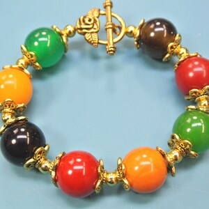 Vintage 1940s Bakelite Bead Bracelet: Multicolor Plastic with Rose Clasp
