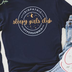 Camiseta de conscientização sobre hipersonia idiopática – Sleepy Girls Club – Transtorno neurológico da narcolepsia
