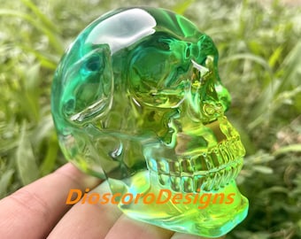 Cráneo de cristal de cuarzo aura de titanio verde: Lemuriano tallado a mano, 7,4 cm