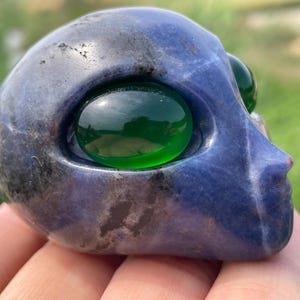 2.3&#39;&#39;+Hand carved Alien,Crystal Alien skull ,Natural sodalite Alien skull,Crystal skull, Home Decoration Gifts, random 1pc