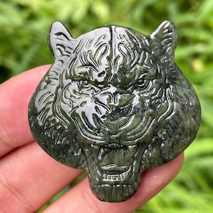 1.5&#39;&#39;+ Hand carved Tiger,Crystal Lion skull,Natural Green jade ,Quartz Crystal Tiger,Home Decoration Gifts,random 1pc