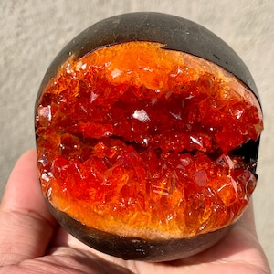 Yellow Quartz geode,Quartz crystal geode,Crystal ball geode specimen,Home decoration,Crystal geode specimen,Crystal healing Gifts 1PC