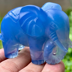 1,7 &#39;&#39;+ Blue Opal Stein Elefant, Hand geschnitzter Elefant, Kristall Elefant, Quarzkristall Schädel, Dekoration Geschenke, zufällig 1Stk