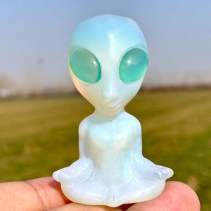 2.3&#39;&#39;+ Hand carved Alien,Crystal Alien skull, skull,Opal Alien skull,Crystal skull,Opalite skull,Home Decoration Gifts, random 1pc