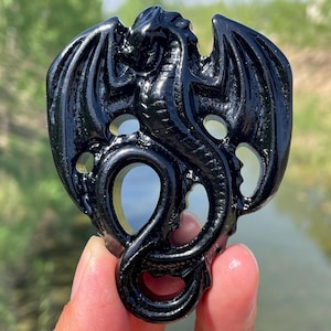 3.1''+ 天然黒曜石ドラゴン、手彫りフライドラゴンスカル、クリスタルドラゴンスカル、クォーツクリスタルスカル、ホームデコレーションギフト、ランダム1個。