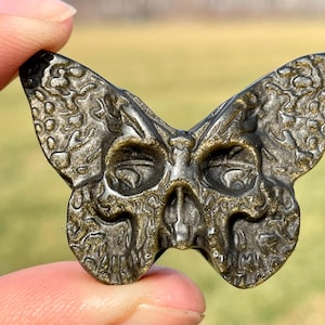 1.5&#39;&#39;+ Natural Gold obsidian butterfly skull,Hand carved butterfly,Crystal butterfly,Quartz crystal skull,Home Decoration Gifts,random 1pc