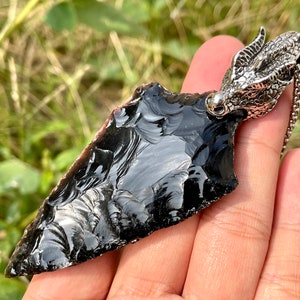 Pendentif tête de dragon flèches en obsidienne naturelle, crâne en cristal de quartz, crâne sculpté à la main, décoration de la maison, cadeaux en cristal, guérison par le cristal, aléatoire/pc