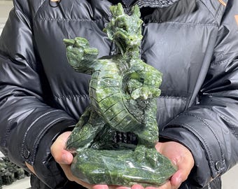 Großer grüner Jade-Drachenschädel: Handgeschnitzte Kristallskulptur