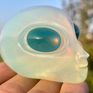 2.3&#39;&#39;+ Hand carved Alien,Crystal Alien skull, skull,Opal Alien skull,Crystal skull,Opalite skull,Home Decoration Gifts, random 1pc
