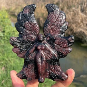 4.7&#39;&#39;+ Natural garnet angel,Hand carved Angel skull,Crystal angel skull,Quartz Crystal angel,Home Decoration Gifts,random 1pc