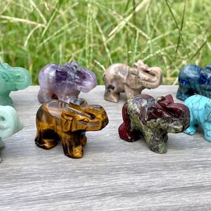 1,5 &#39;&#39;+ Natürlicher Quarzkristall Elefant, handgeschnitzter Elefantenschädel, Kristallelefant, Quarzkristallschädel, Dekorationsgeschenke, zufällige 1Stk