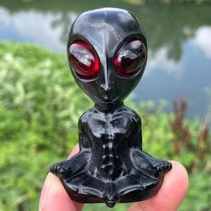 3.1&#39;&#39;+Hand carved Aliens,Crystal Alien skull, skull,Natural obsidian Alien skull, Crystal skull,Home Decoration Gifts, random/pc