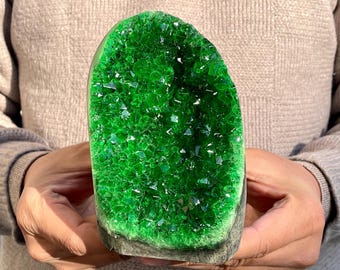Green geode quartz crystal,Quartz crystal cluster,Crystal geode specimen, Home decoration,Crystal geode specimen,Crystal healing Gifts 1PC