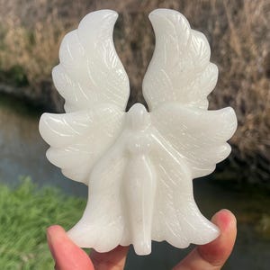 4.7&#39;&#39;+ Natural White jade angel,Hand carved Angel skull,Crystal angel skull,Quartz Crystal angel,Home Decoration Gifts,random 1pc