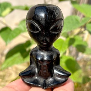 2.3&#39;&#39;+ Hand carved Alien,Crystal Alien skull, skull,Obsidian Alien skull,Crystal skull,Obsidian skull,Home Decoration Gifts, random 1pc