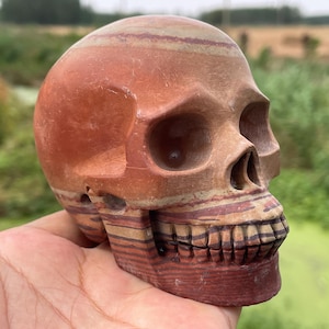 3.8&#39;&#39;Natural wood grain stone skull,Quartz Crystal skull,hand carved,crystal skull,Skull gifts,Home Decoration Crystal Gifts