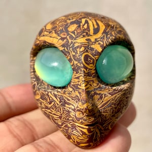 2.3&#39;&#39;+ Hand carved Alien,Crystal Alien skull, skull,quartzose jade Alien skull,Crystal skull,skull,Home Decoration Gifts, random 1pc