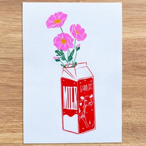 Vaso de flores de caixa de leite | Flores de papoula rosa | Arte floral | Decoração botânica excêntrica | Arte de cozinha | Inspirada em linóleo