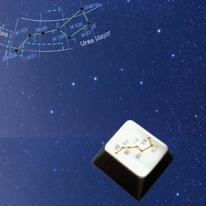 Tecla Celestial Original - Constelación Osa Mayor - Accesorio de metal artesanal para teclados mecánicos