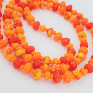 Cadena de cordón/insignia/máscara con cuentas naranjas hechas a mano