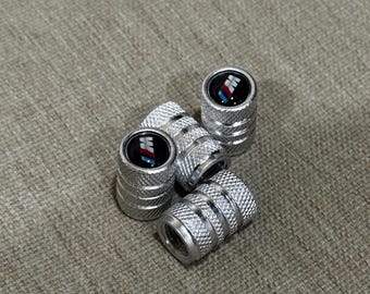 Nakładki na wentyle opon z logo BMW M – srebrne aluminiowe, odporne na rdzę (4 szt.)