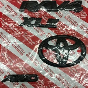 4 emblemas superpuestos RAV4 XLE AWD en negro mate para Toyota Rav4 2019-2023