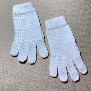 Vintage White Hand Knit Gloves