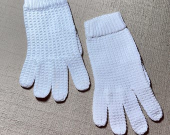 Vintage White Hand Knit Gloves