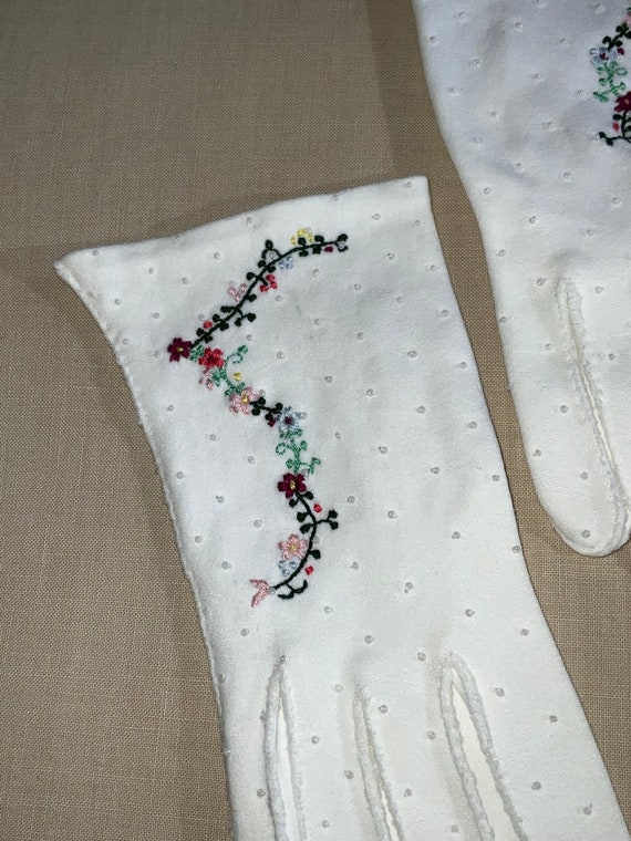 Vintage White Cotton Gloves with Embroidery Small… - image 2