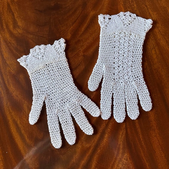 Vintage White Hand Crocheted Gloves - image 6