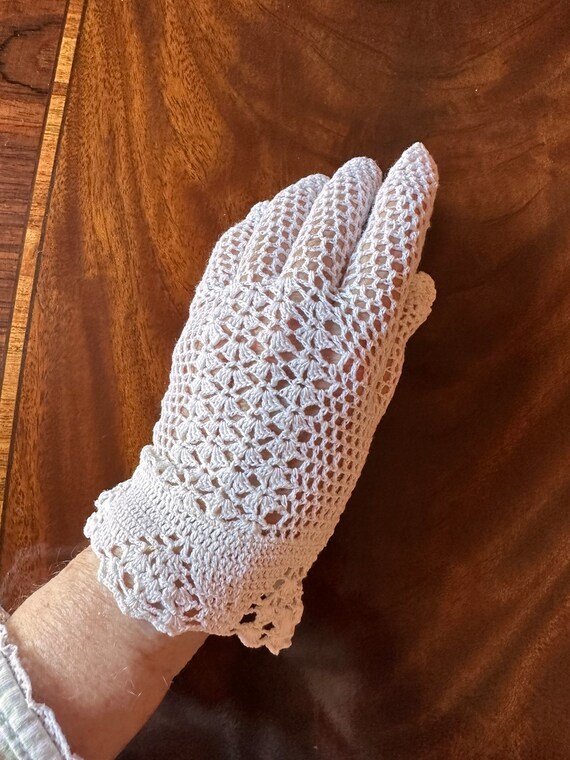 Vintage White Hand Crocheted Gloves - image 8