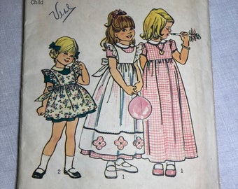 Vintage Simplicity Girls dress and pinafore Set size 4 Breast 23