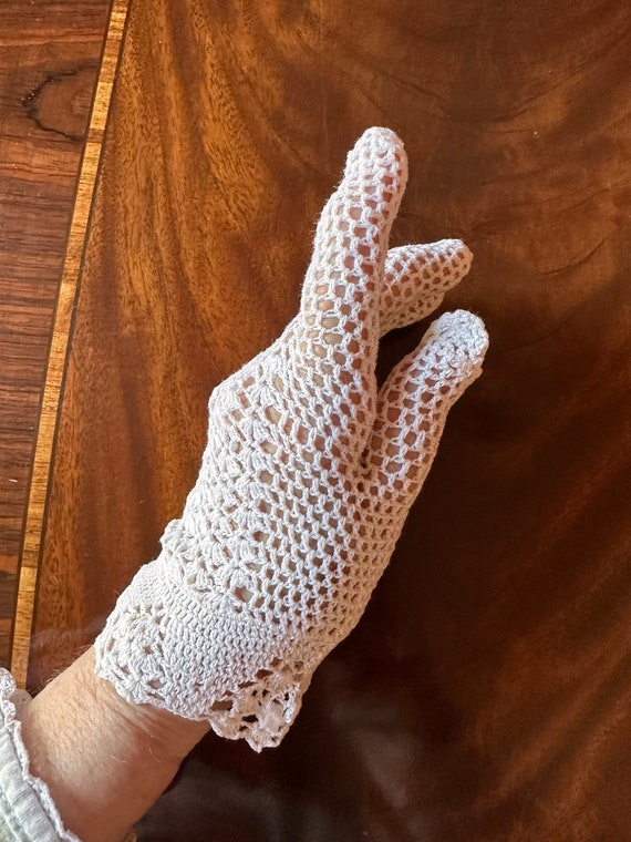 Vintage White Hand Crocheted Gloves - image 7