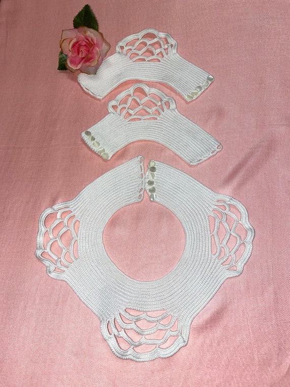 Antique White Crochet Lace Collar and Cuffs