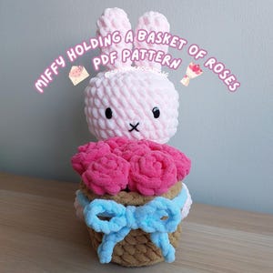 Wzór PDF na Miffy trzymającą kosz róż | Szydełkowanie | Amigurumi | Pluszowa zabawka | Królik | Wszystkiego najlepszego z okazji urodzin | Kwiaty | Walentynki | Rocznica