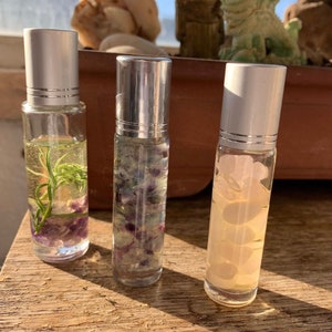 Ansiedad, Amor propio, Sensualidad, Fuerza, Protección, Conexión a tierra, Motivación Perfumes de aceites esenciales naturales con cristales