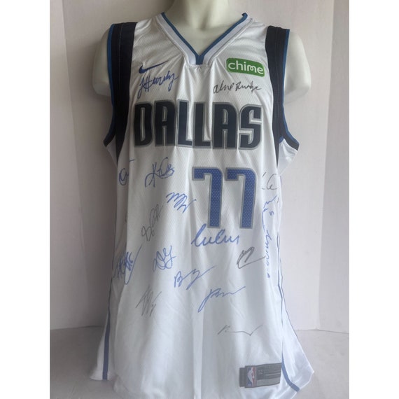Dallas Mavericks Lua Doncic Kyrie Irving 2023- 2024 Team Signed